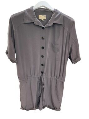 Elizabeth and James Silky Short Sleeve button front Romper SZ L Dark Grey